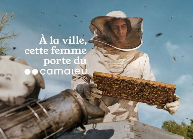 Publicité Camaieu, visuel apicultrice